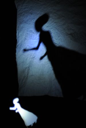 Ombra di una silouette di carta proiettata